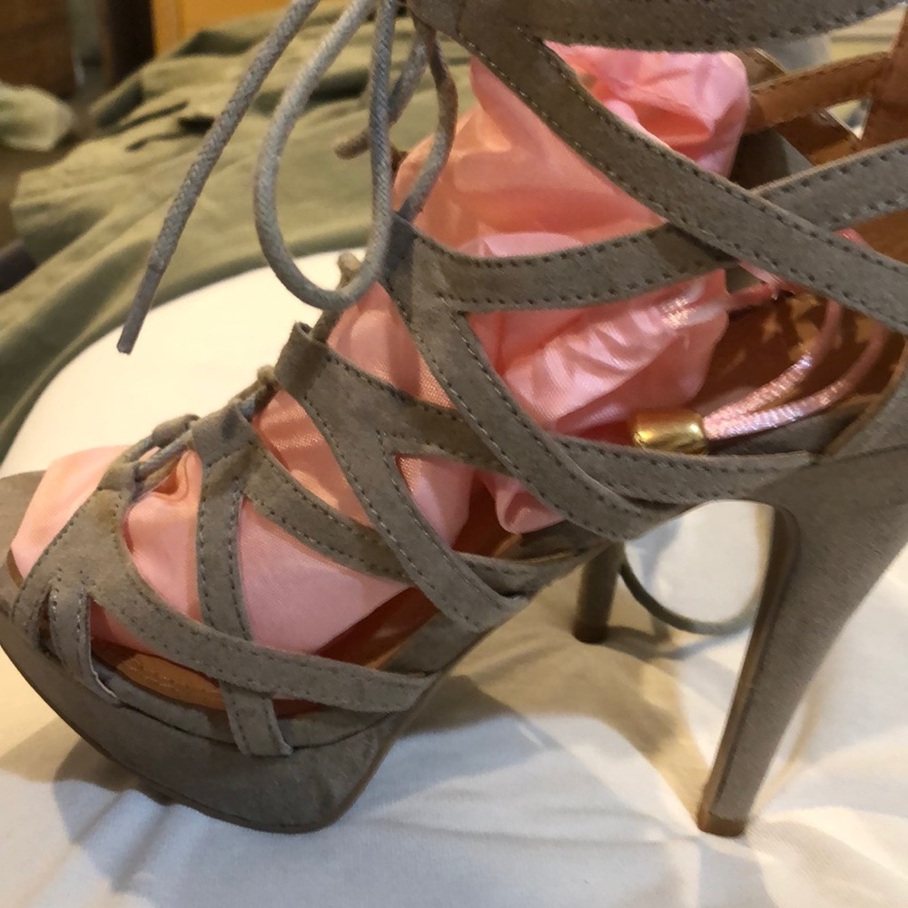 Tan Chinese Laundry size 8 stilettos like new